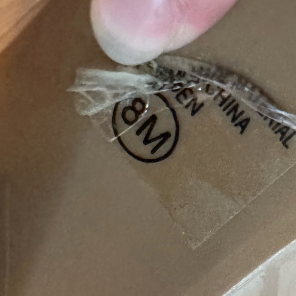 Y-Not nude shiny heels size 8 - Picture 2 of 3